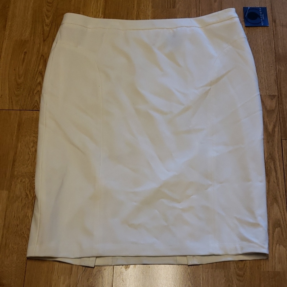 NWT cream career plus size pencil skirt sz 16